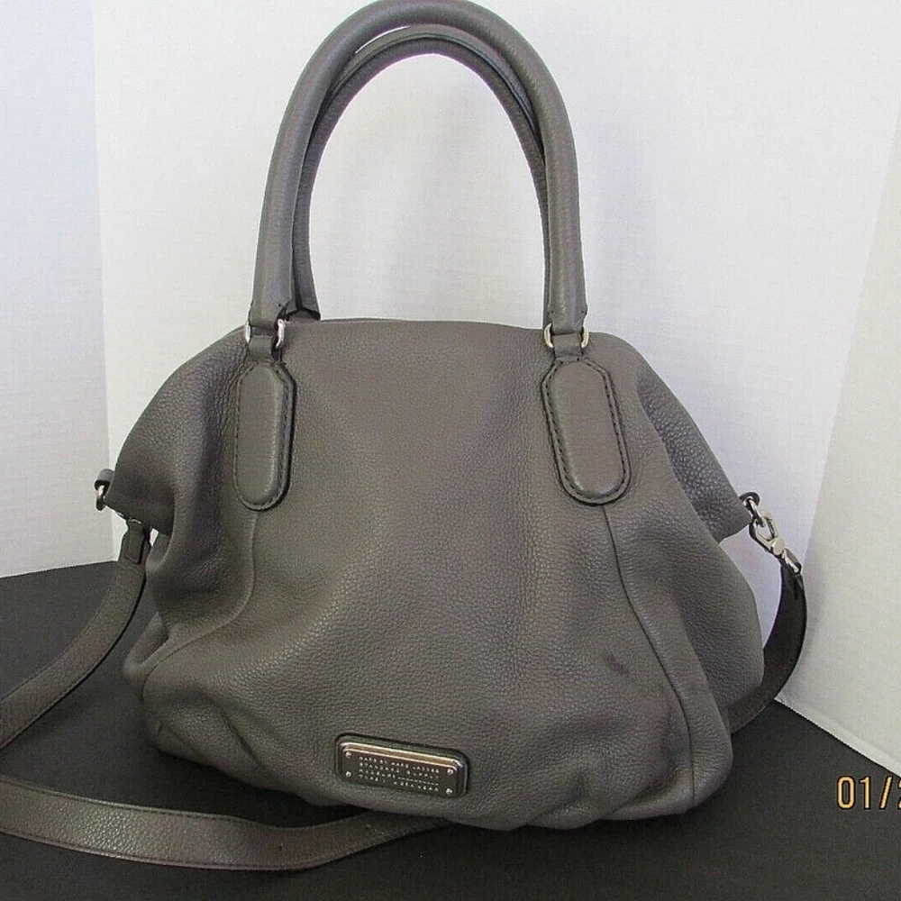 MARC- Marc Jacobs Elegant Gray Leather Handbag